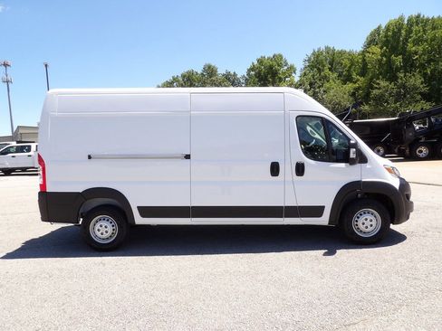 Used 2026 RAM ProMaster 2500 w/ Convenience Group FWD image 9