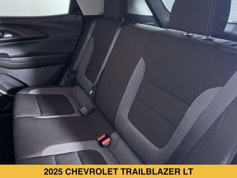 Used 2025 Chevrolet TrailBlazer LT w/ LT Cold Weather Package FWD image 12