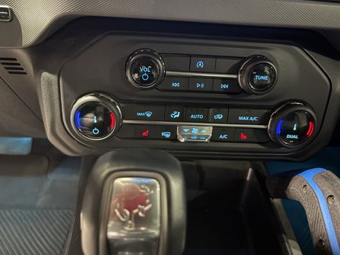 Used 2022 Ford Bronco Black Diamond image 11