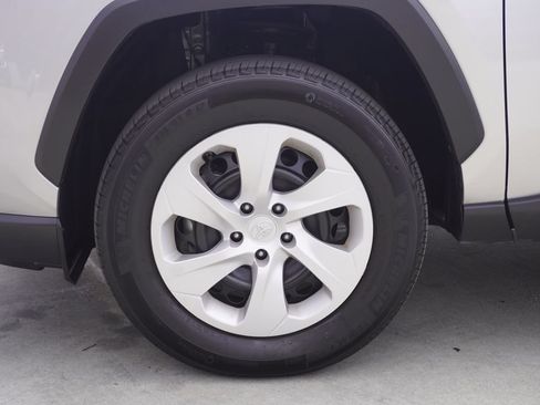 Certified 2025 Toyota RAV4 LE FWD image 21
