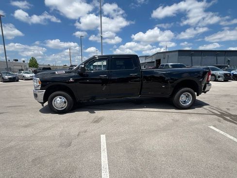 Used 2024 RAM 3500 Tradesman w/ Chrome Appearance Group AWD/4WD image 4