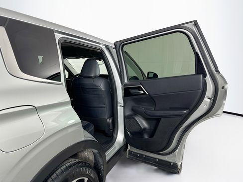 Used 2024 Mitsubishi Outlander SE image 31