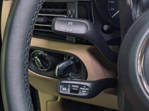 Certified 2025 Porsche Macan image 43