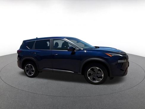 Used 2025 Nissan Rogue SV FWD image 2
