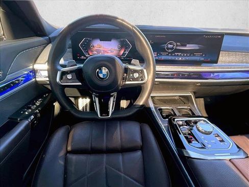 Used 2023 BMW 740i w/ Executive Package image 7