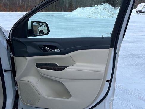 Used 2021 GMC Acadia Denali w/ Denali Ultimate Package image 19