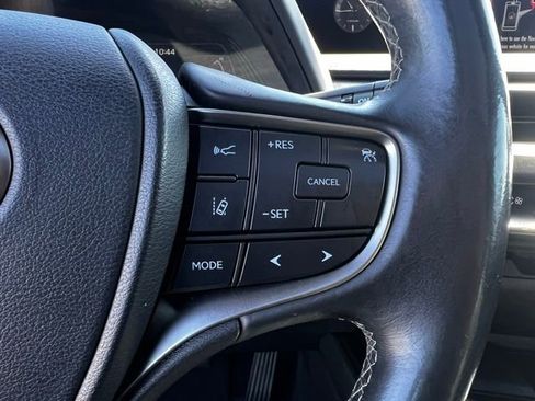 Used 2019 Lexus UX 200 w/ Accessory Package FWD image 16