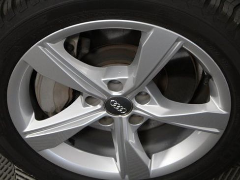 Used 2019 Audi A4 2.0T Premium image 9