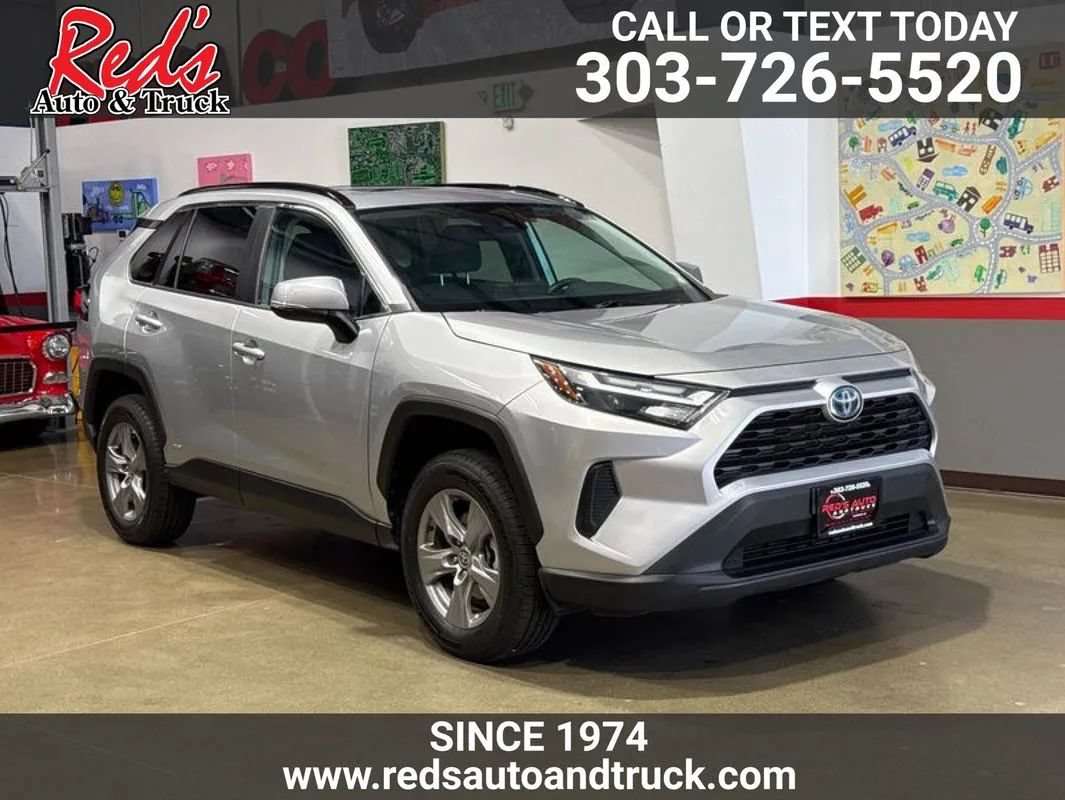 Used 2022 Toyota RAV4 XLE w/ Convenience Package AWD/4WD image 1