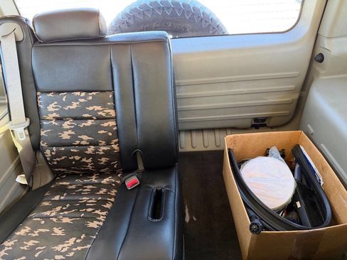 Used 2003 HUMMER H2 w/ Preferred Equipment Group image 12