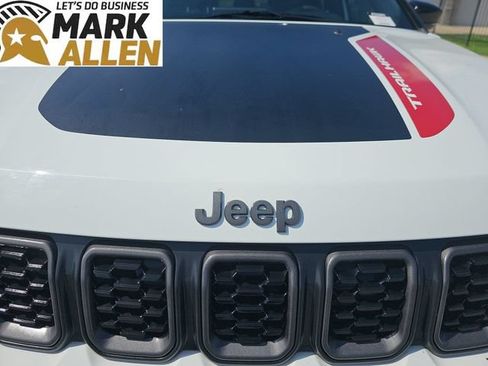 Used 2025 Jeep Compass Trailhawk AWD/4WD image 30