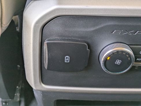 Used 2024 Ford Expedition Limited image 16