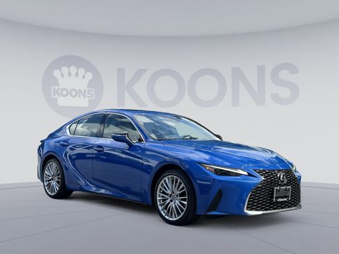 Used 2022 Lexus IS 300 AWD w/ Premium Package image 2