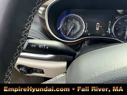 Used 2023 Chrysler Pacifica Limited FWD image 31