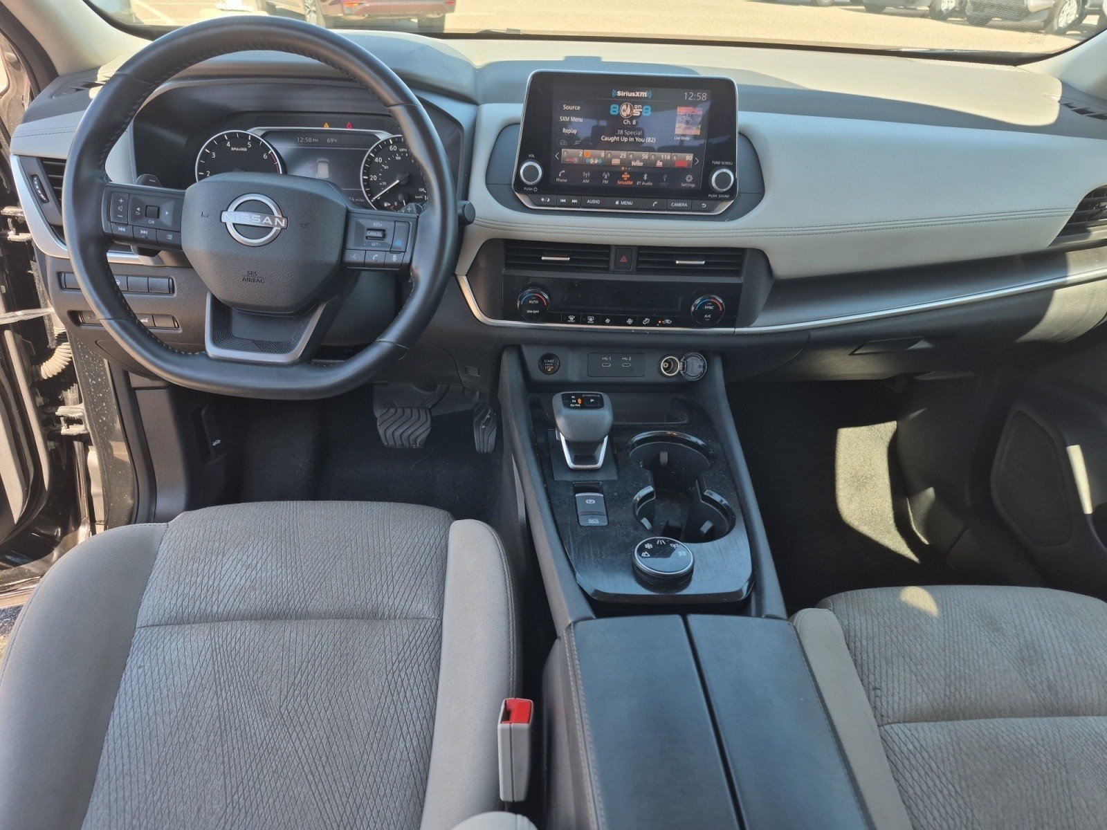 Used 2025 Nissan Rogue SV AWD/4WD image 18