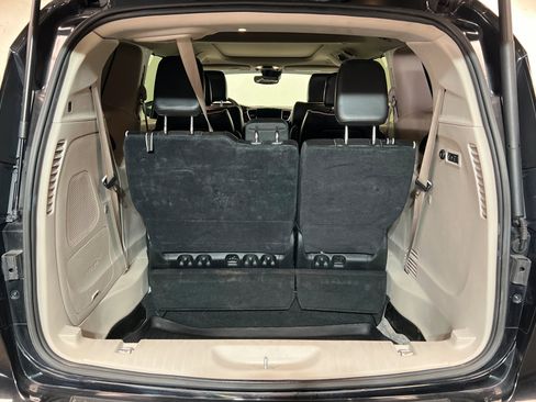 Used 2022 Chrysler Pacifica Limited image 22