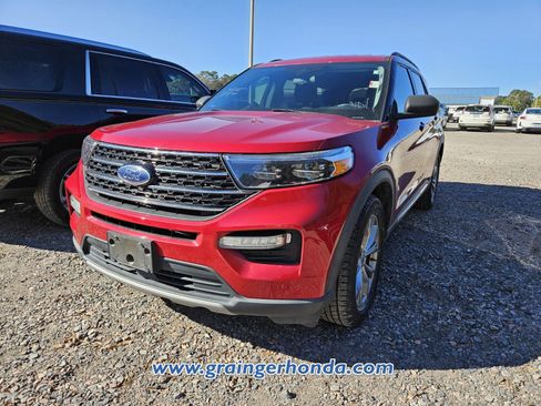 Used 2020 Ford Explorer XLT w/ Equipment Group 202A image 2