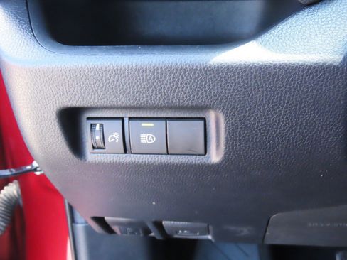 Used 2020 Toyota RAV4 LE FWD image 26