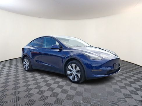 Used 2023 Tesla Model Y AWD image 4