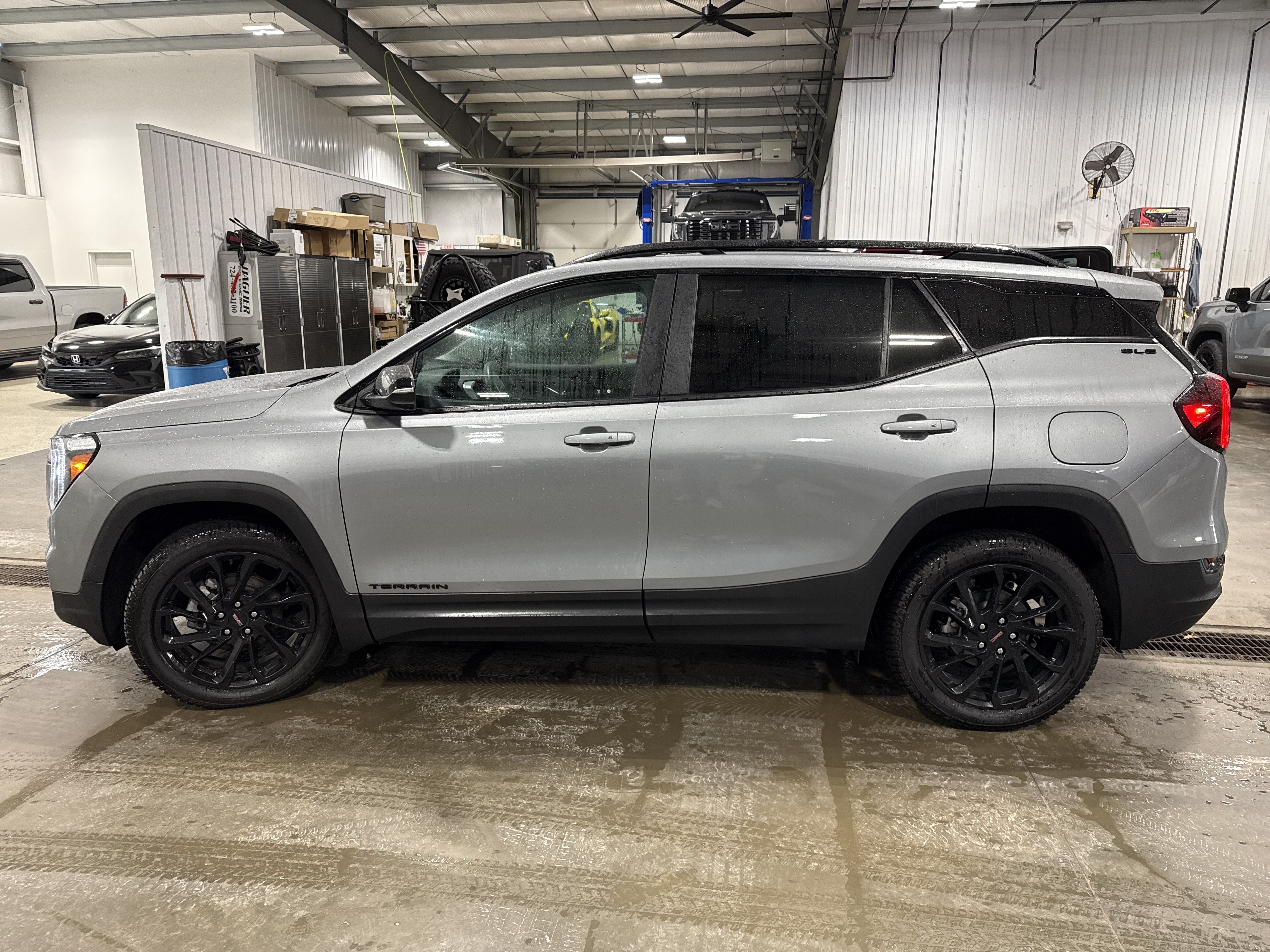 Used 2023 GMC Terrain SLE w/ Driver Convenience Package AWD/4WD image 5