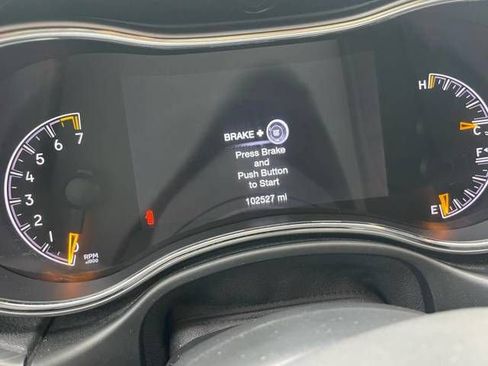 Used 2019 Jeep Grand Cherokee Laredo AWD/4WD image 4