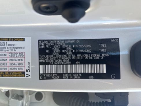 Used 2023 Lexus LX 600 4WD w/ Accessory Package (Z1) image 32