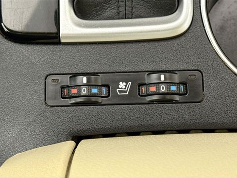 Used 2016 Toyota Highlander Limited image 34