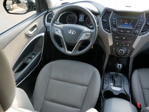 Used 2016 Hyundai Santa Fe SE image 8