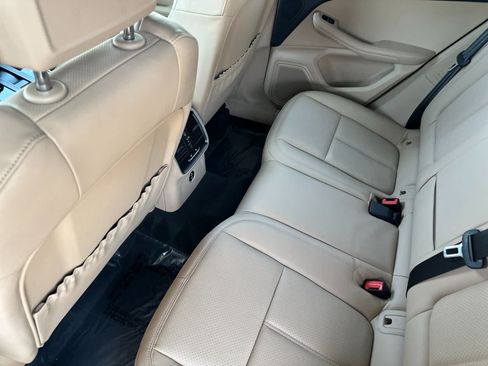 Certified 2025 Porsche Macan AWD/4WD image 13