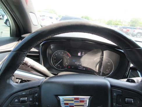 Used 2020 Cadillac XT6 Premium Luxury AWD/4WD image 33