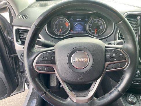 Used 2020 Jeep Cherokee Limited image 10