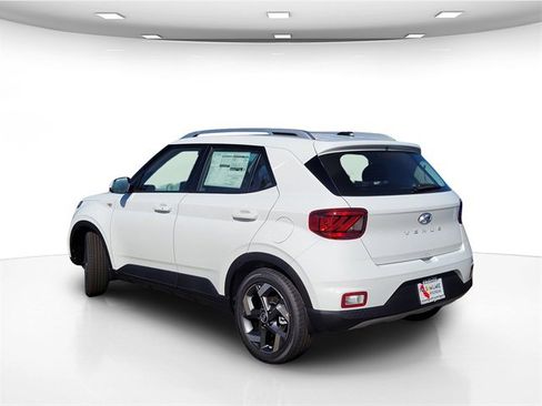 New 2025 Hyundai Venue SEL image 5