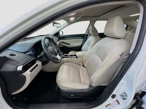 Used 2022 Nissan Altima 2.5 SV w/ SV Premium Package image 13