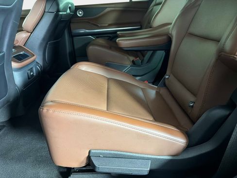 Used 2025 Lincoln Navigator Reserve AWD/4WD image 34