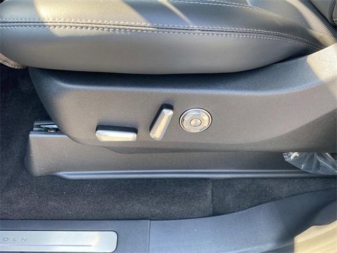 New 2025 Lincoln Navigator L Reserve w/ Jet Appearance Package image 13