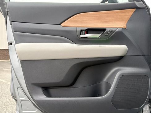 New 2026 Toyota Grand Highlander Limited image 10