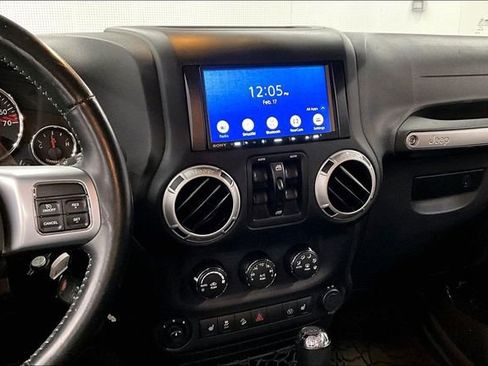 Used 2016 Jeep Wrangler Unlimited Rubicon image 7