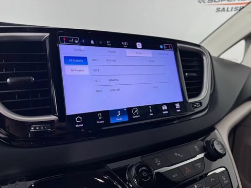 Used 2023 Chrysler Voyager LX FWD image 19