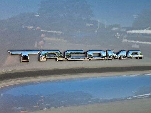 Used 2019 Toyota Tacoma TRD Off-Road RWD image 32