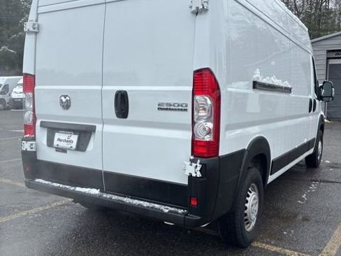 Used 2025 RAM ProMaster 2500 w/ Convenience Group image 7