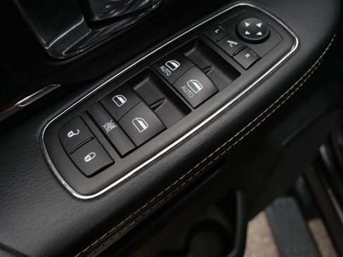 Used 2015 RAM 3500 Laramie w/ Black Appearance Group AWD/4WD image 20