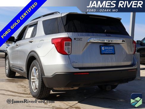 Certified 2022 Ford Explorer XLT image 3