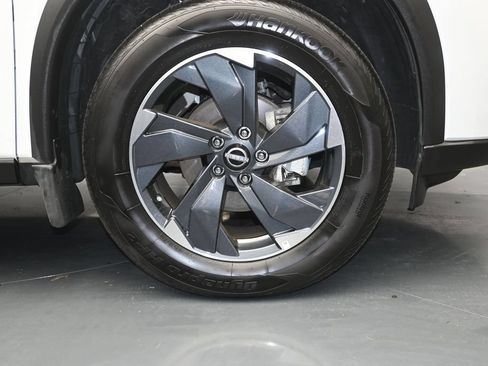 Used 2026 Nissan Rogue SV AWD/4WD image 16