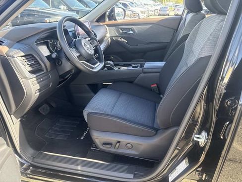 Used 2023 Nissan Rogue SV image 17