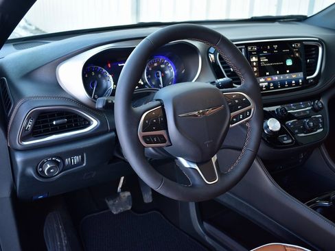 New 2026 Chrysler Pacifica Pinnacle image 57