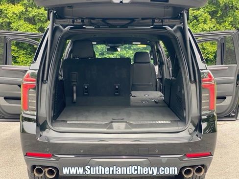 Used 2025 Chevrolet Suburban Z71 AWD/4WD image 47