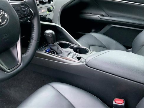 Used 2022 Toyota Camry XSE image 15