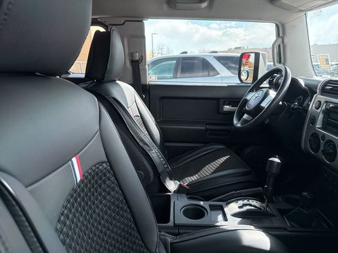 Used 2010 Toyota FJ Cruiser 4WD image 3