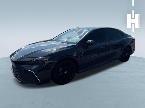 Used 2026 Toyota Camry SE w/ Convenience Package FWD image 3