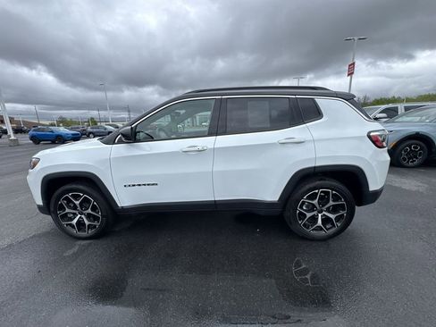 Used 2025 Jeep Compass Limited AWD/4WD image 5